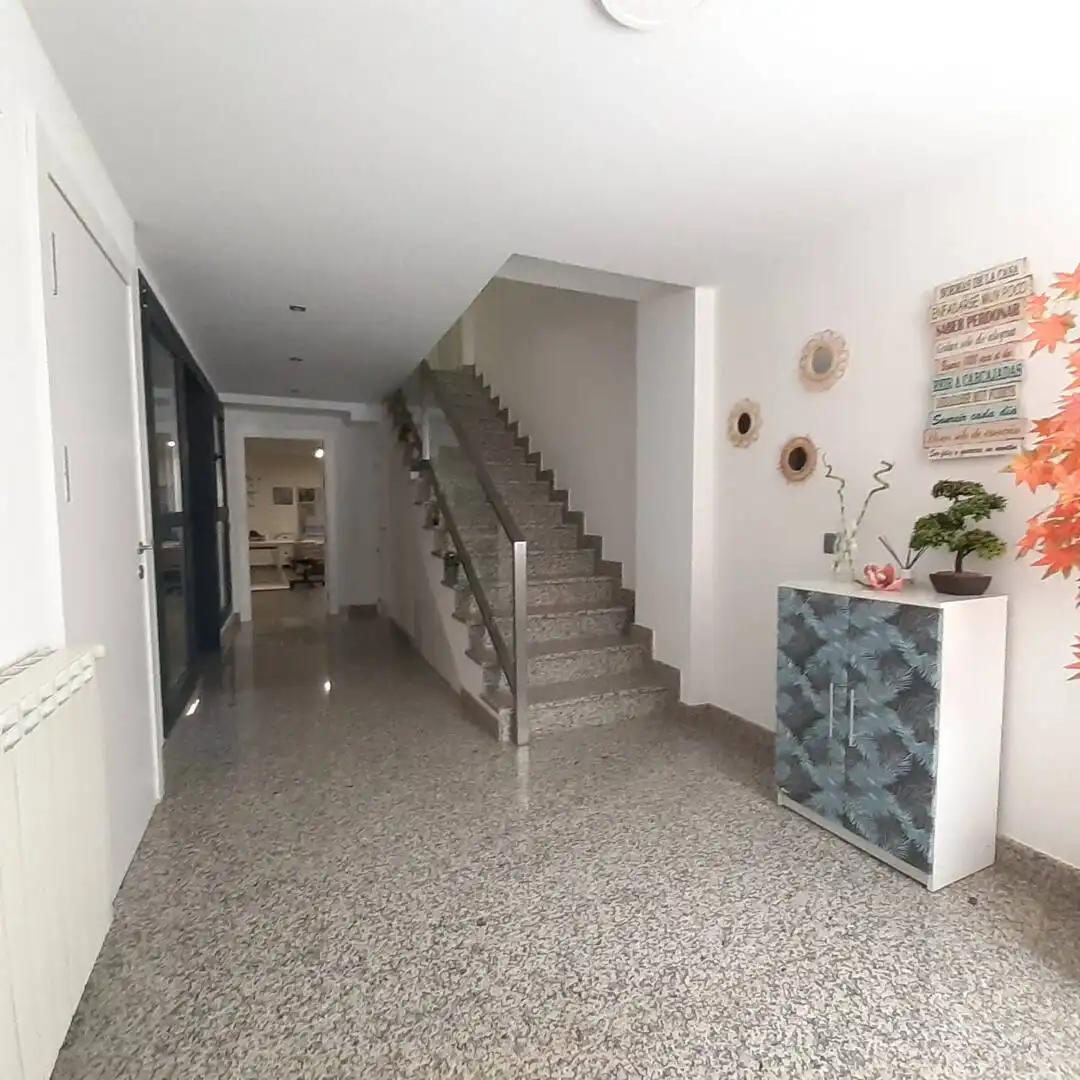 Einfamilien-Reihenhaus zum Verkauf in Esteribar mit Heizung, Privatgarten und Terrasse