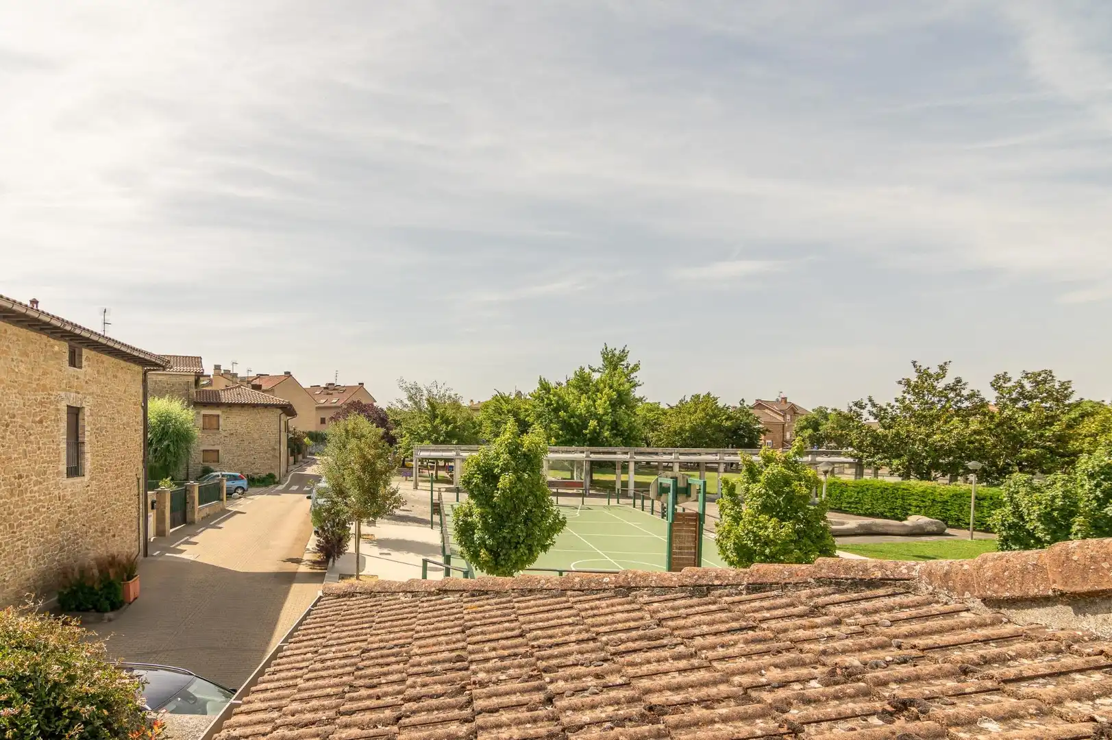 Terrasse von Einfamilien-Reihenhaus zum Verkauf in Valle de Egüés / Eguesibar mit Klimaanlage, Heizung und Privatgarten