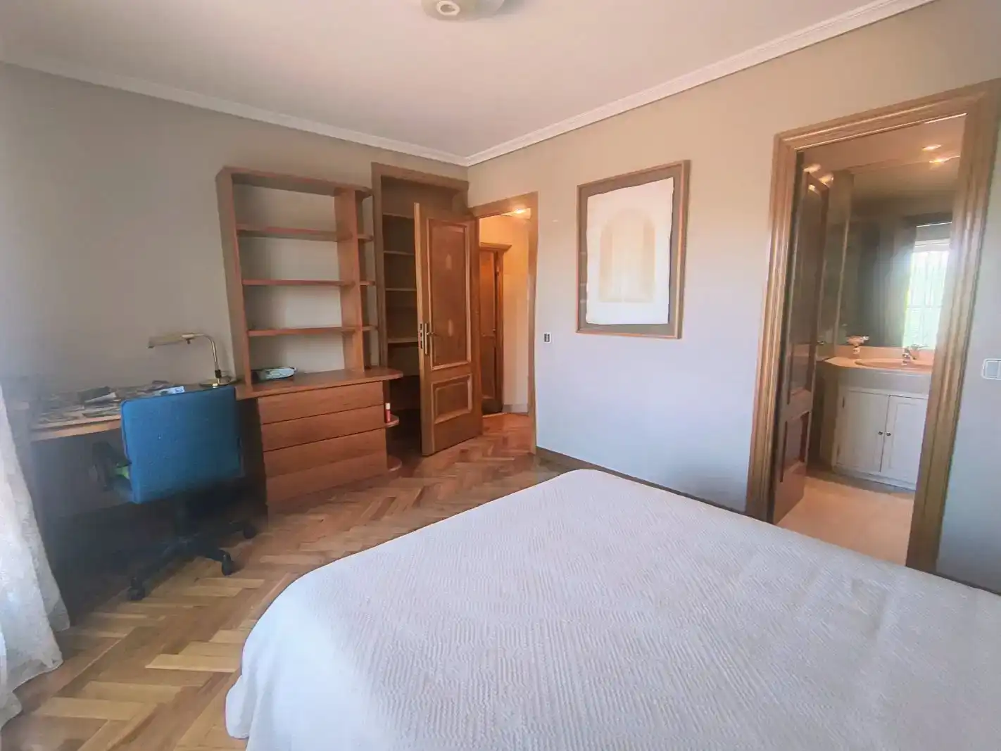Schlafzimmer von Wohnung zur Miete in Pozuelo de Alarcón mit Klimaanlage, Privatgarten und Parkett