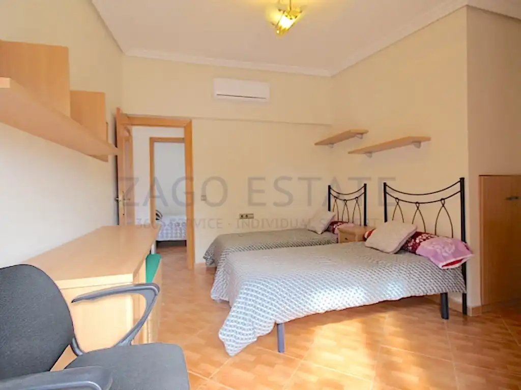Habitación de Casa adosada en venta en La Nucia con Jardín privado, Amueblado y Horno