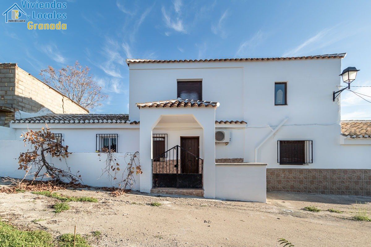 Vista exterior de Casa o xalet en venda en Loja amb Terrassa