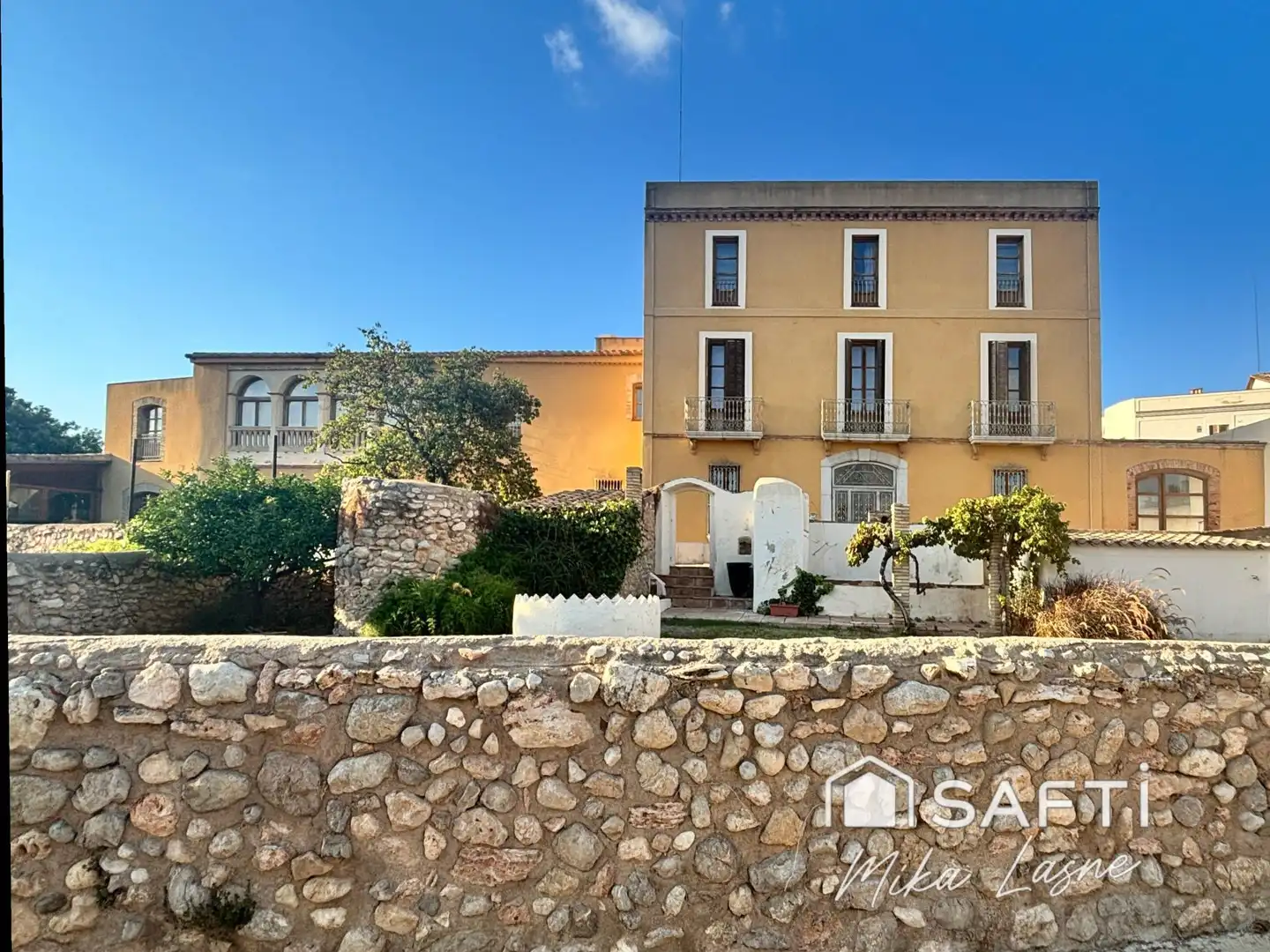 Vista exterior de Casa o xalet en venda en Sant Pere de Ribes amb Aire condicionat, Terrassa i Piscina