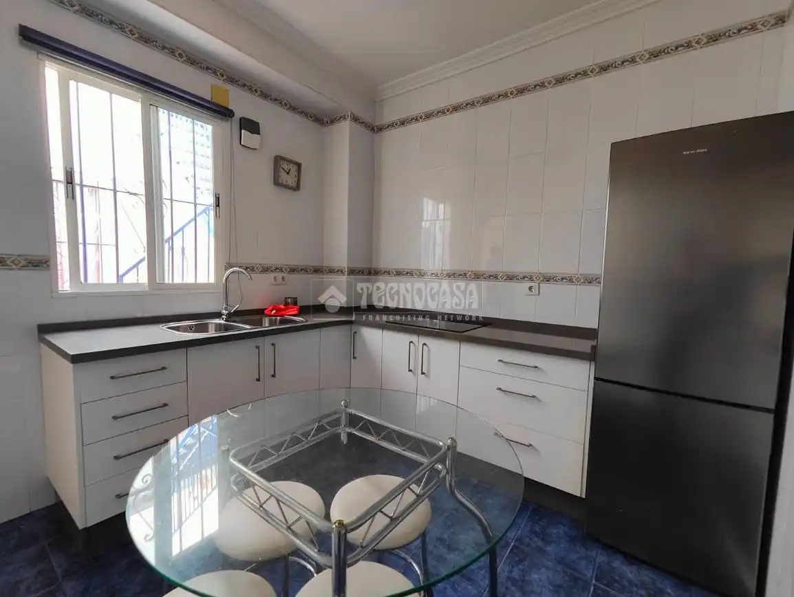 Cuina de Casa o xalet en venda en Los Palacios y Villafranca amb Aire condicionat