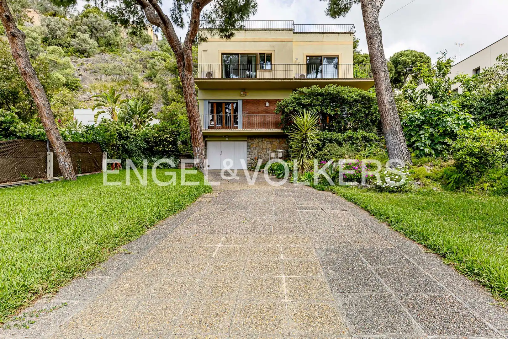 Vista exterior de Casa o xalet en venda en Castelldefels amb Aire condicionat, Calefacció i Jardí privat