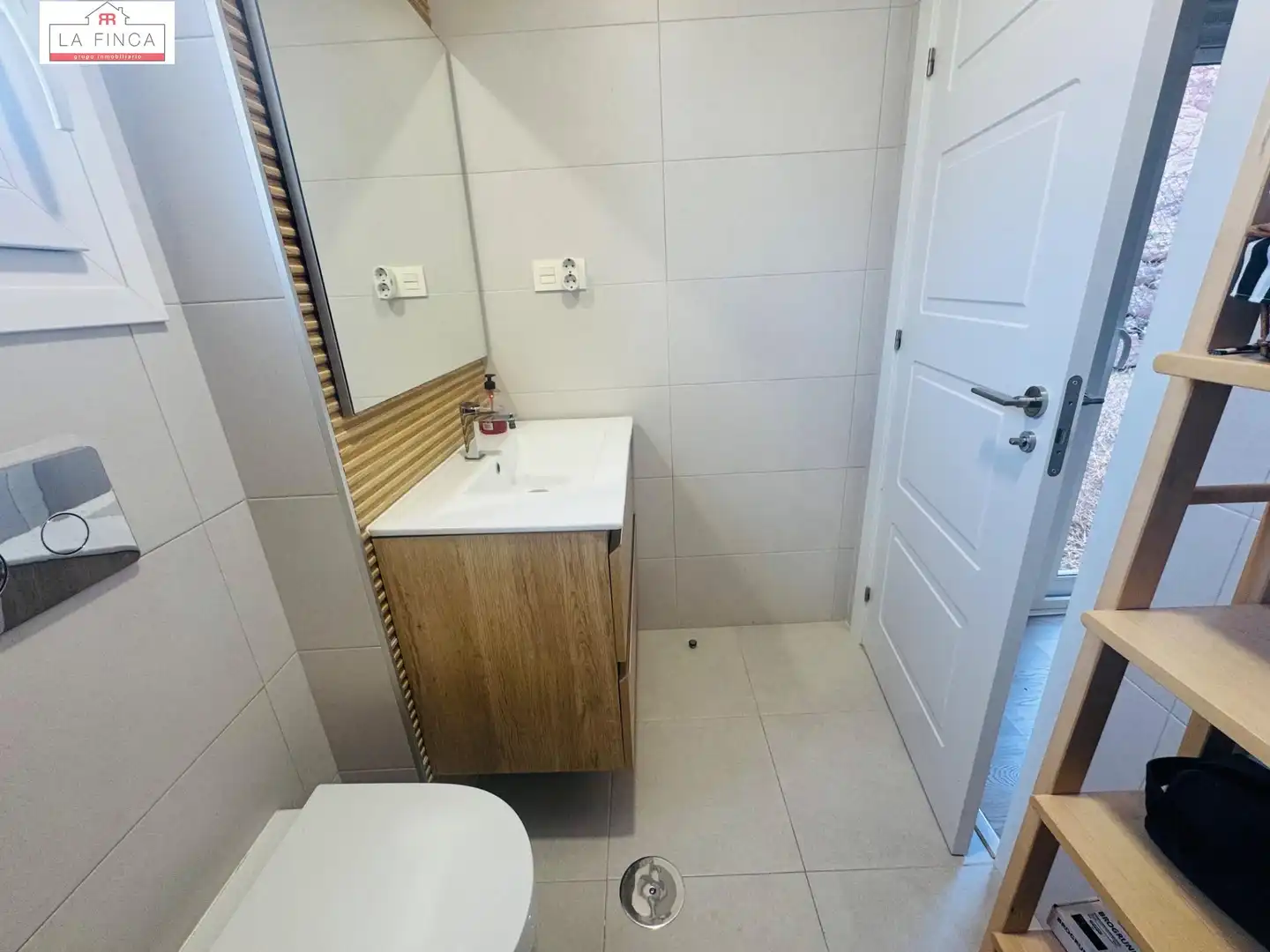 Bany de Planta baixa en venda en Málaga amb Aire condicionat, Jardí privat i Terrassa