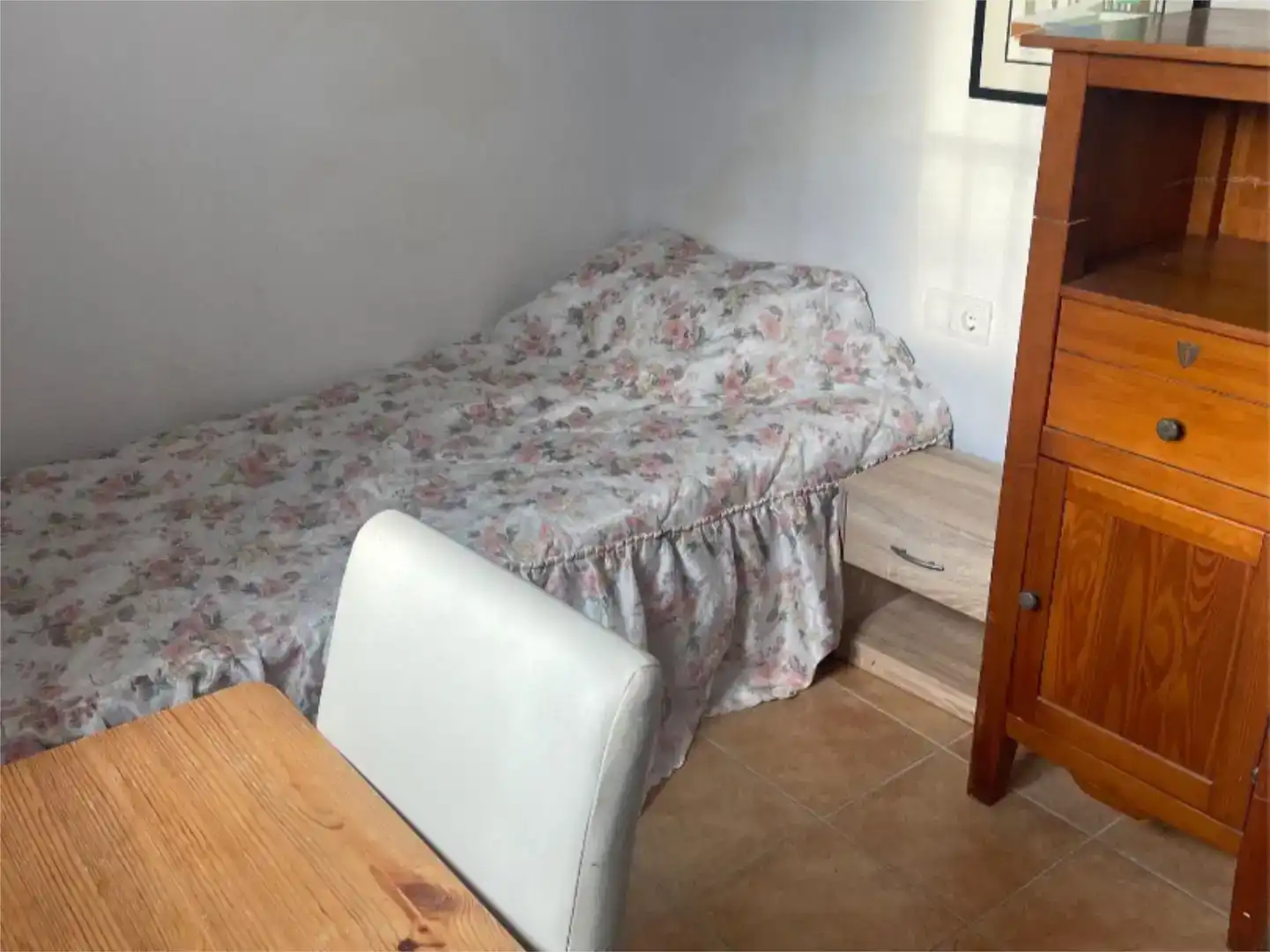 Habitación de Casa o chalet para compartir en Canyelles con Jardín privado y Amueblado