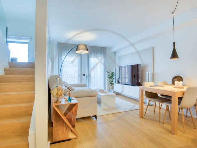 Sala d'estar de Àtic en venda en Palamós amb Aire condicionat, Calefacció i Parquet