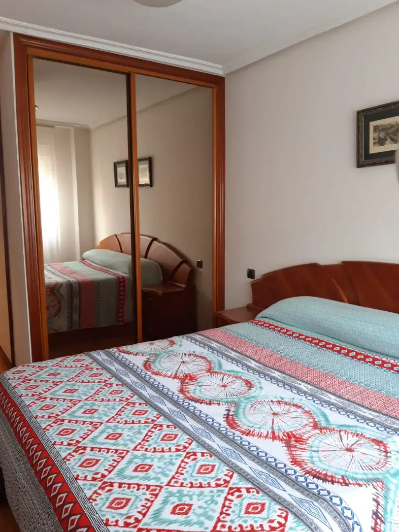 Habitación de Piso en venta en Gijón  con Calefacción, Parquet y Trastero