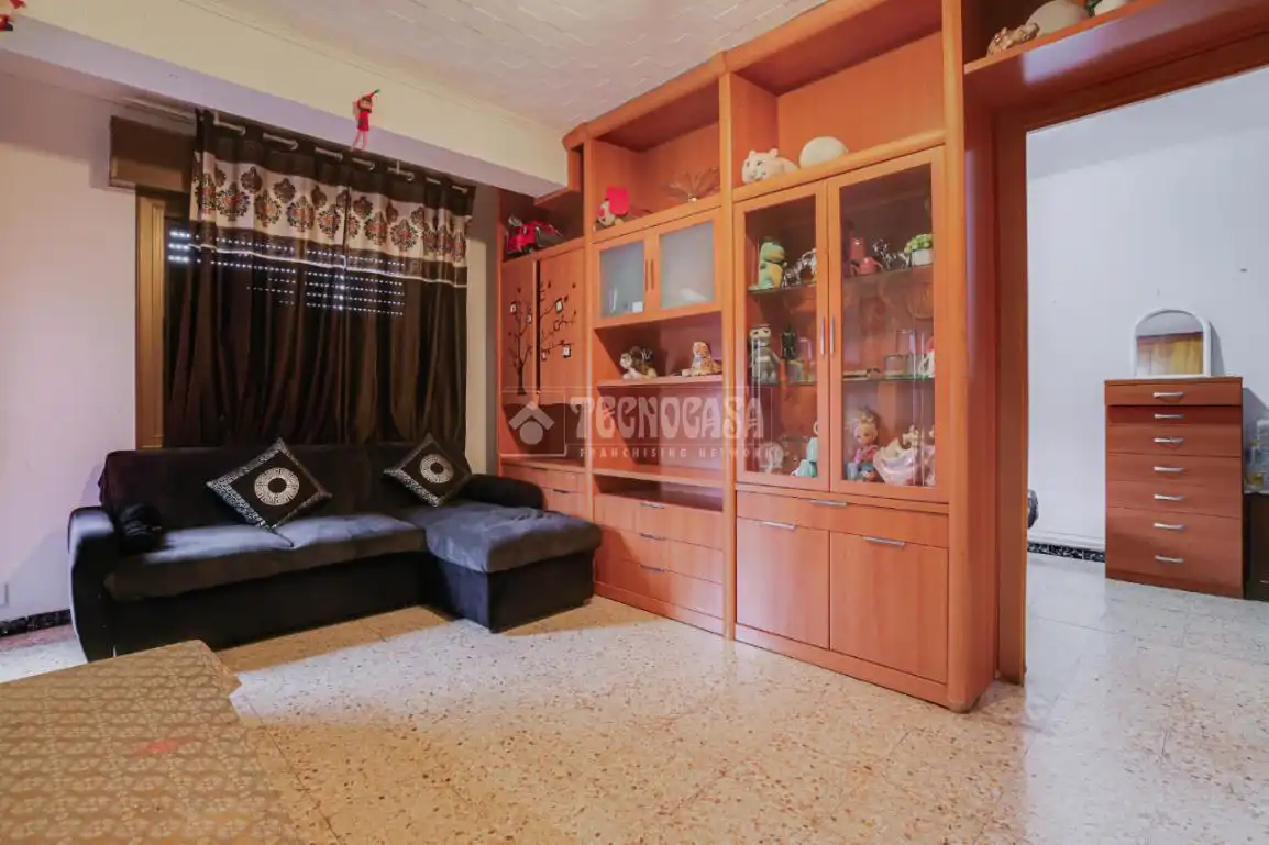 Sala d'estar de Pis en venda en Sant Boi de Llobregat amb Aire condicionat i Balcó