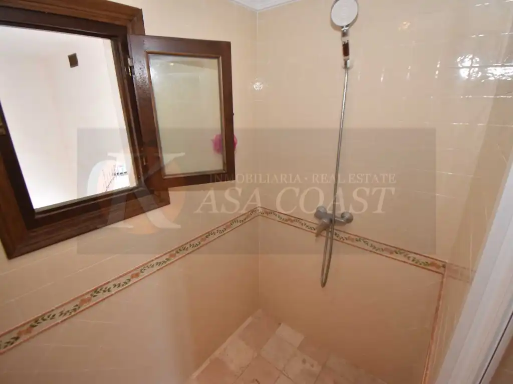 Baño de Casa adosada en venta en Fuengirola con Aire acondicionado, Jardín privado y Terraza