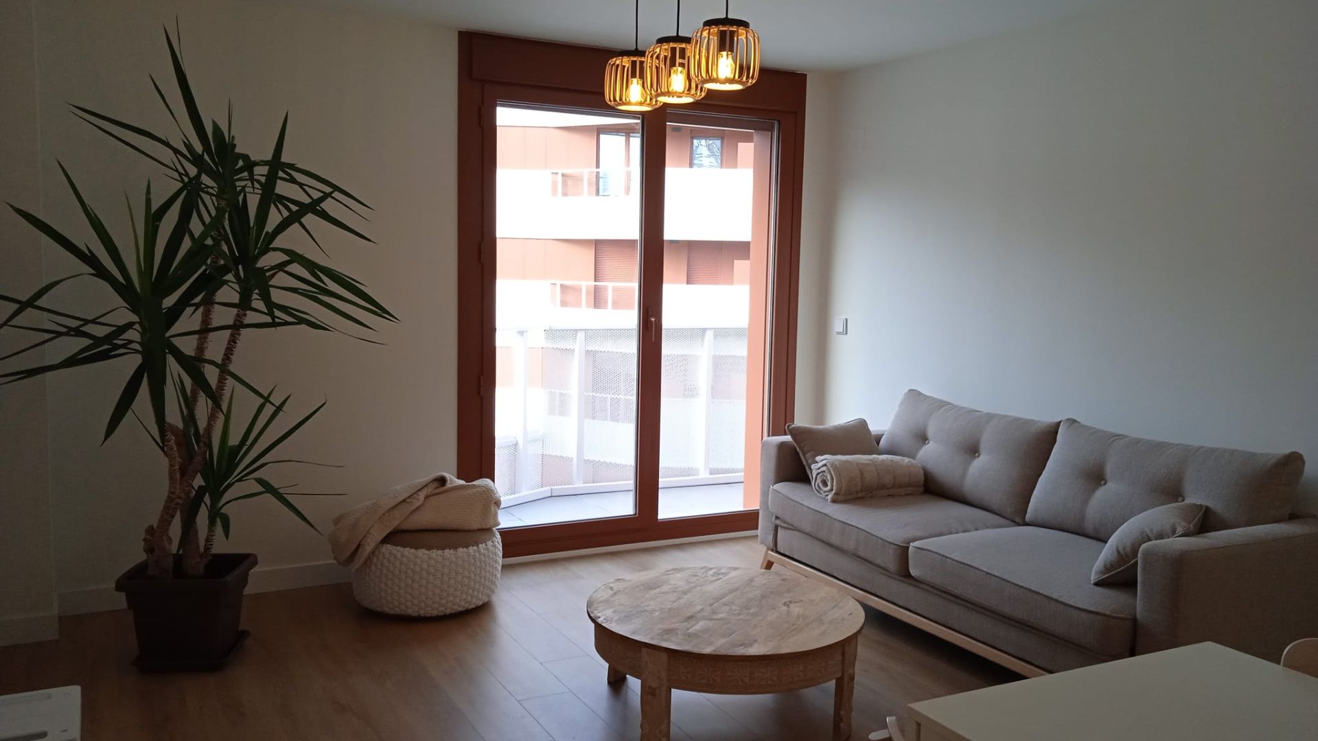 Sala d'estar de Pis de lloguer en Bilbao  amb Calefacció, Terrassa i Traster