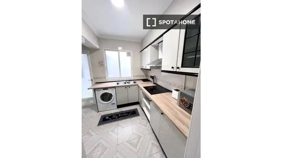 Kitchen of Flat for share in Elche / Elx  with Air Conditioner, Terrace and Furnished