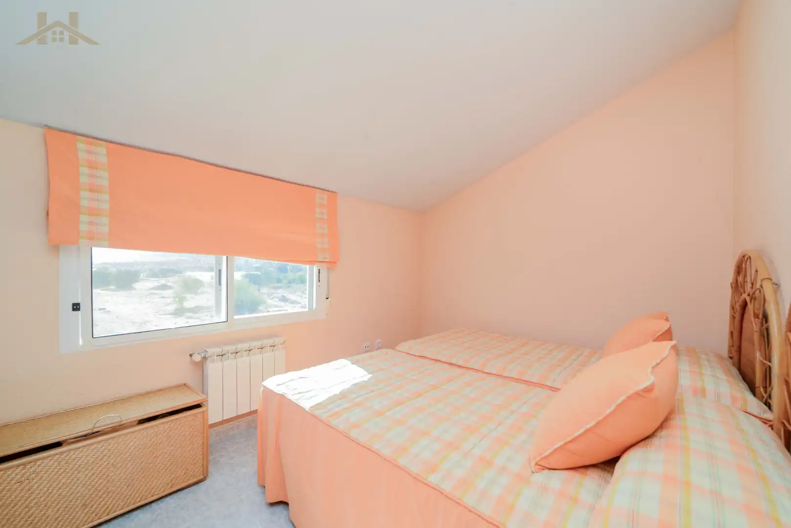 Habitación de Casa adosada en venta en San Martín de Valdeiglesias con Calefacción y Jardín privado