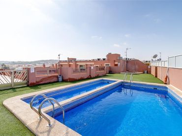 Apartament amb piscina en venda a Calle ORIHUELA