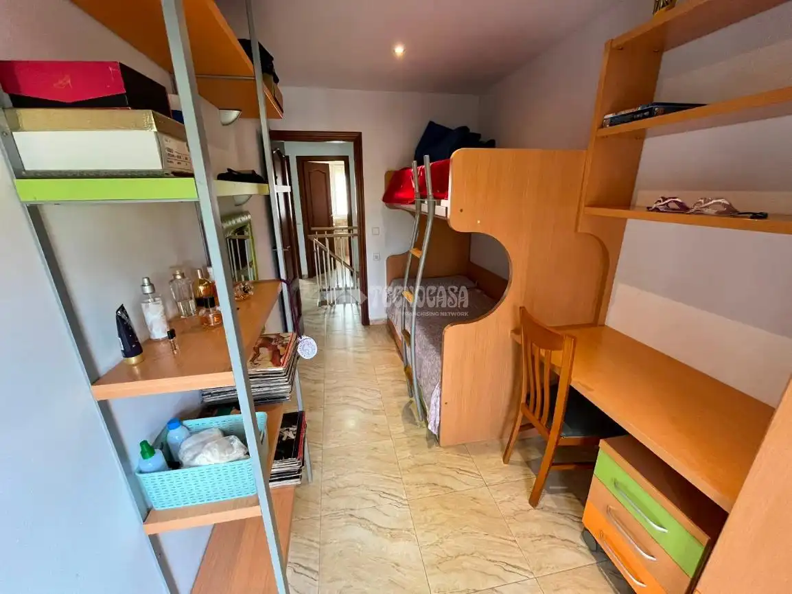 Bedroom of Detached homes for sale in Dos Hermanas  with Air Conditioner and Balcony