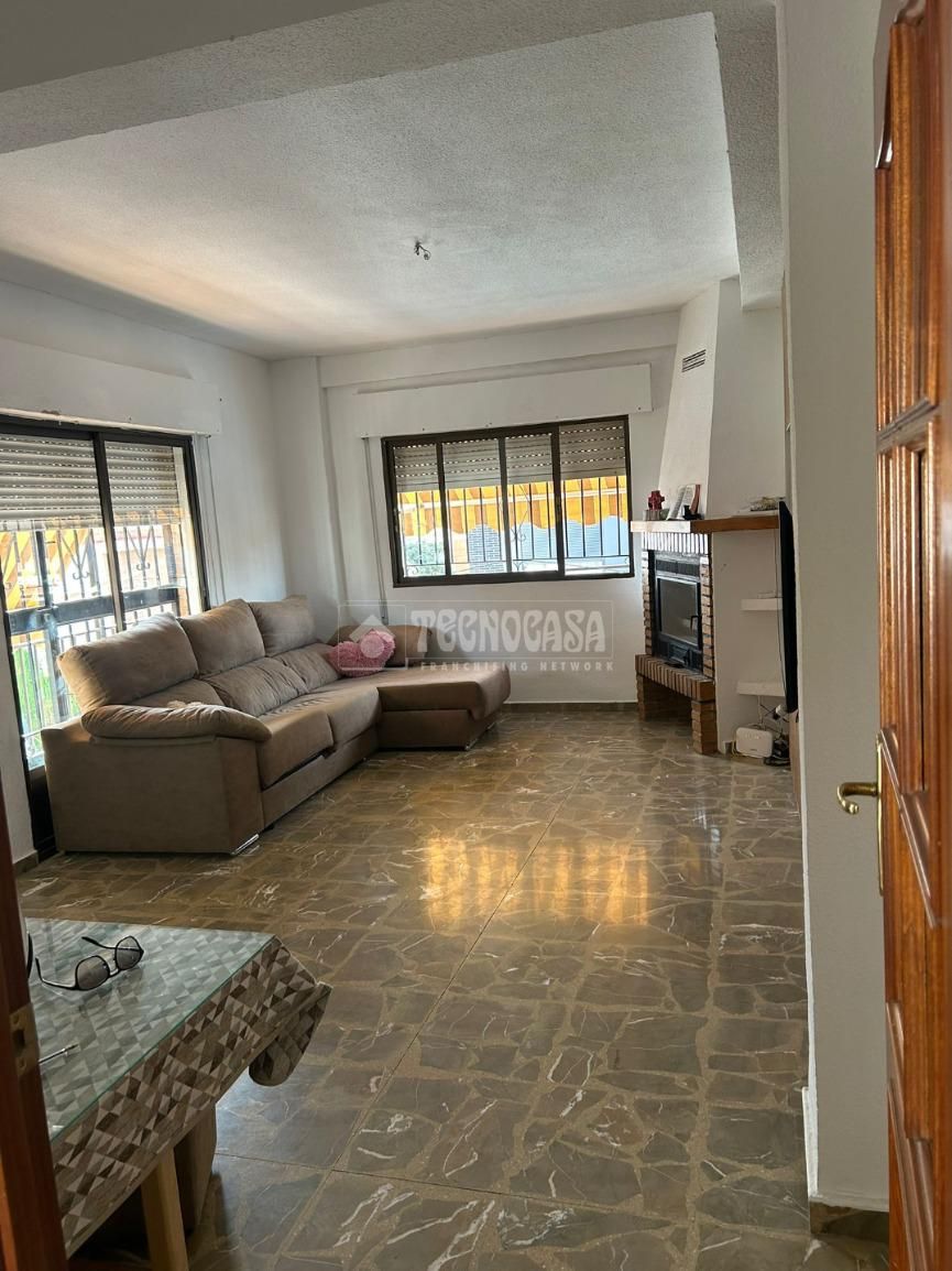 Living room of Single-family semi-detached to rent in  Granada Capital