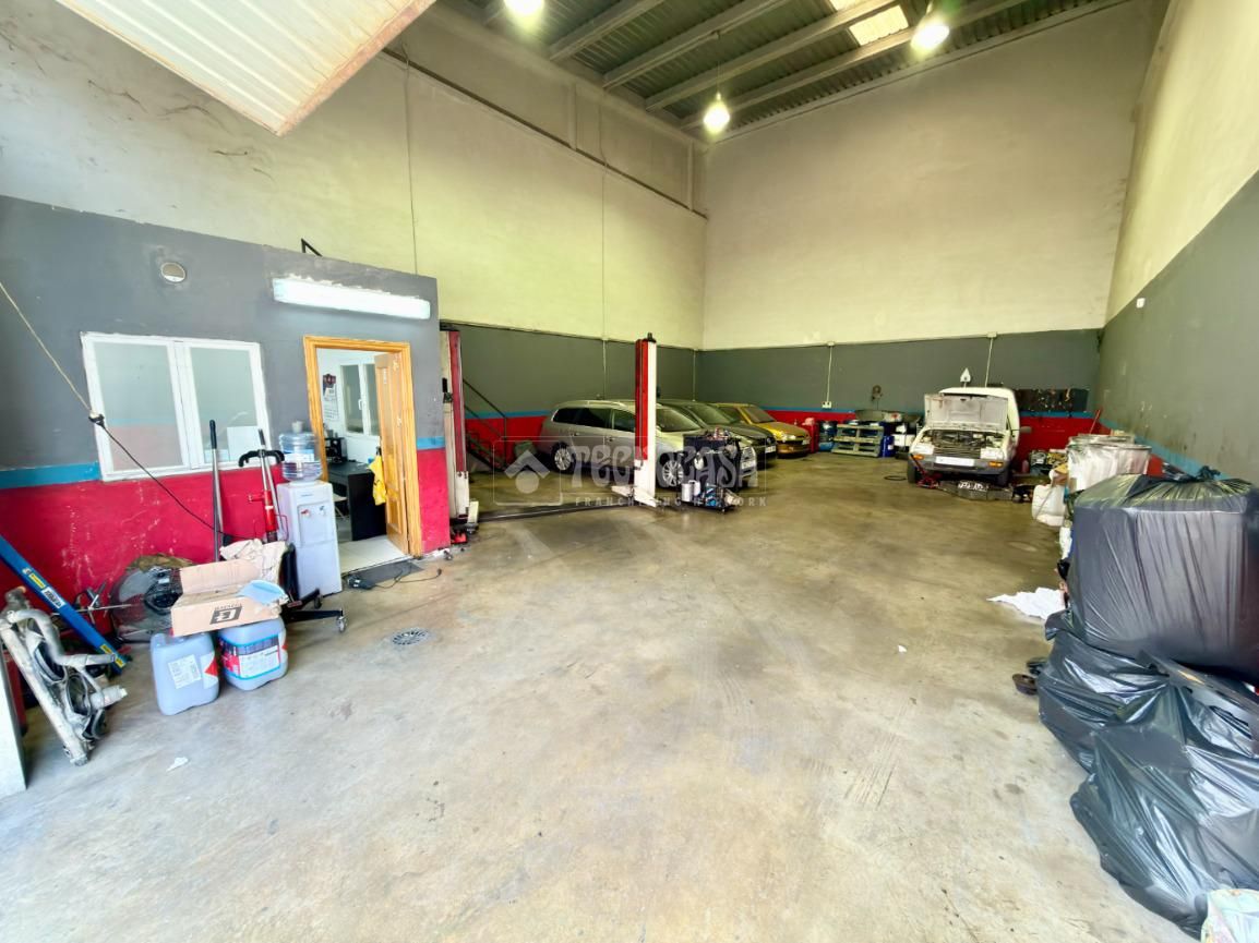 Vista exterior de Local en venta en Cabanillas del Campo con Alarma