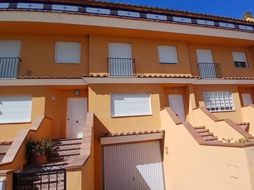 Adossat en venda a Bastida
