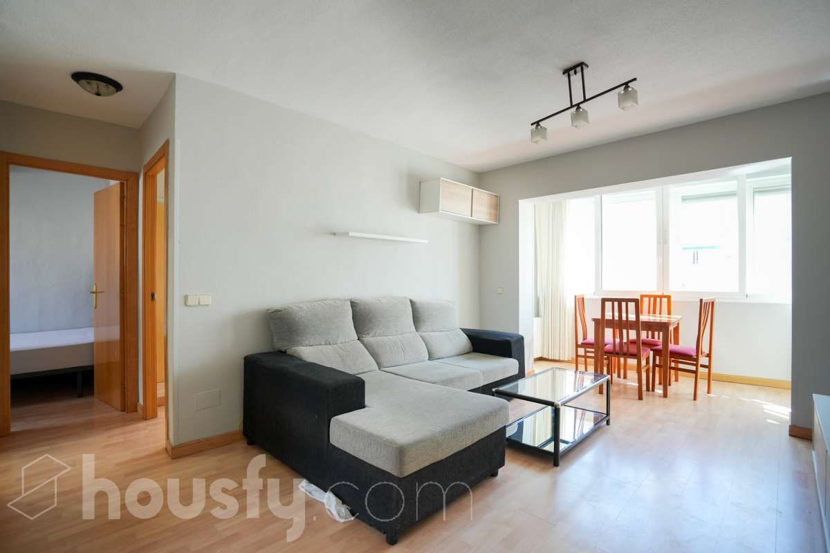 Living room of Flat for sale in  Madrid Capital  with Heating, Parquet flooring and Furnished