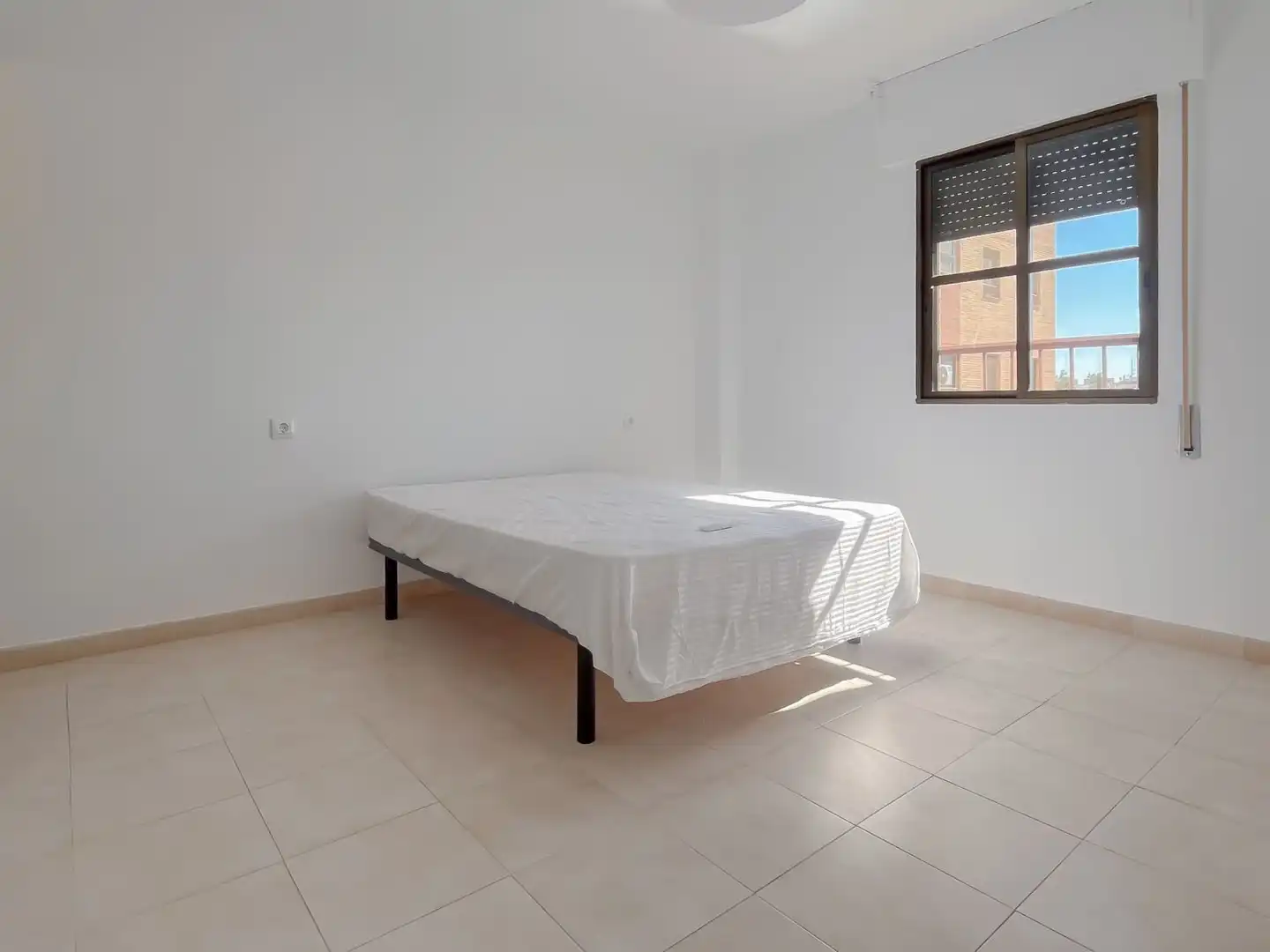 Schlafzimmer von Wohnung zur Miete in Sevilla mit Klimaanlage, Heizung und Terrasse