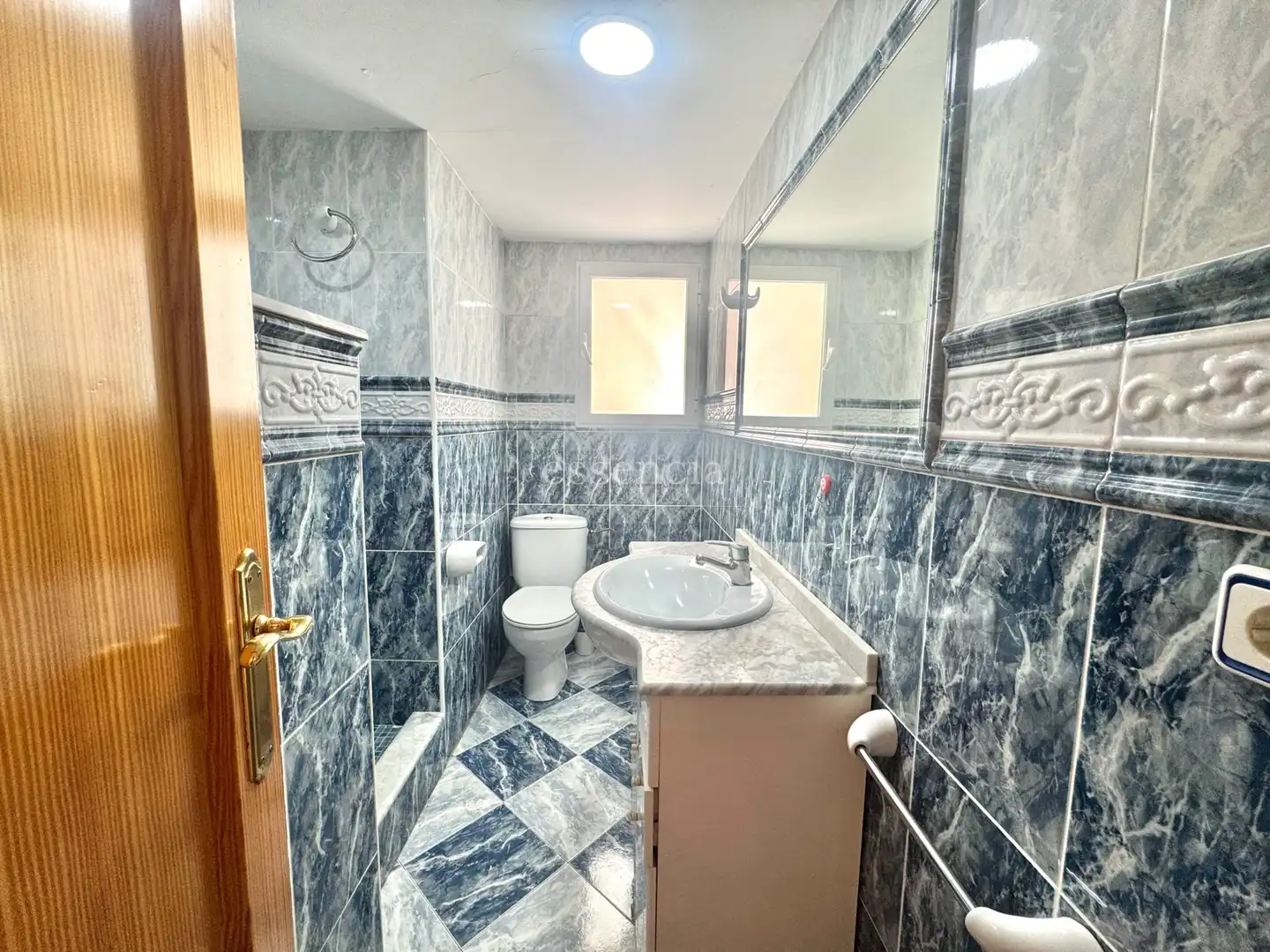 Baño de Piso en venta en Gandia con Balcón