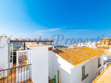 Casa con balcón en venta en Torrox Pueblo