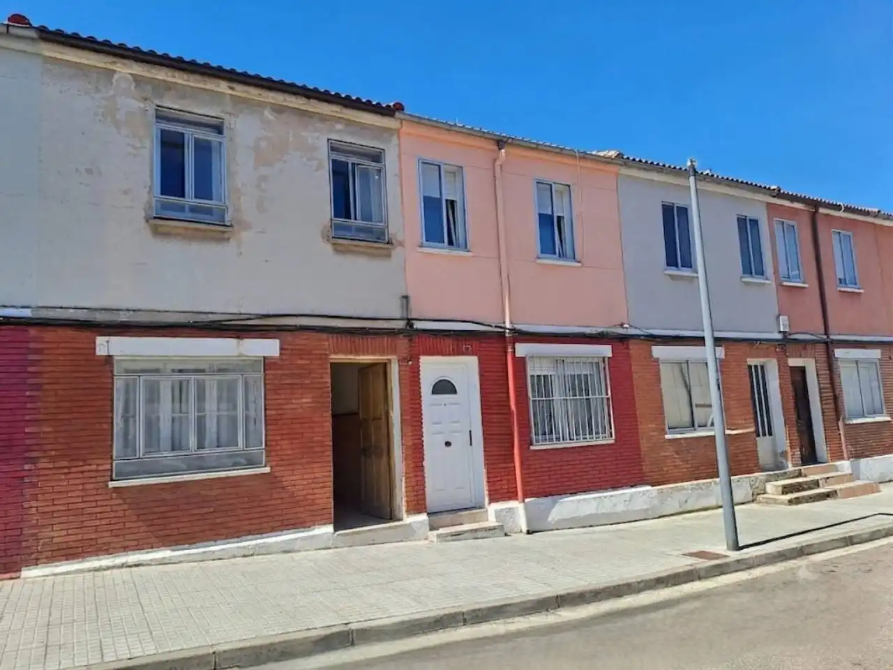 Vista exterior de Casa o xalet en venda en Burgos amb Parquet