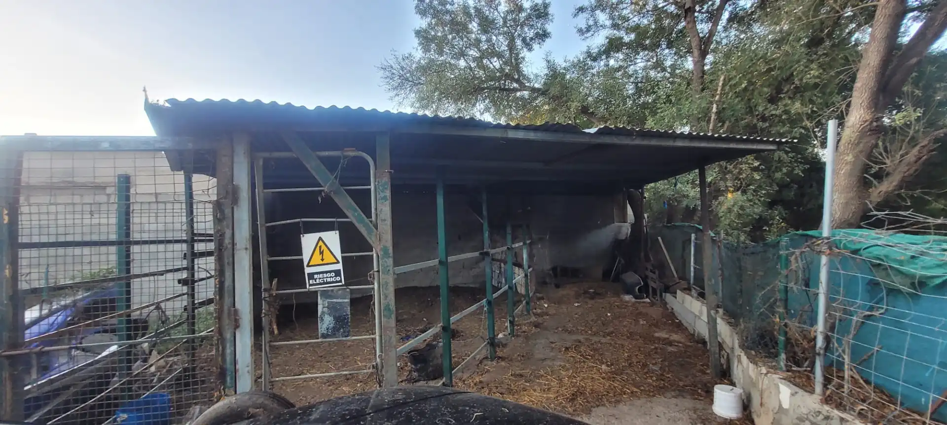 Vista exterior de Finca rústica en venda en Los Barrios amb Jardí privat, Piscina i Moblat