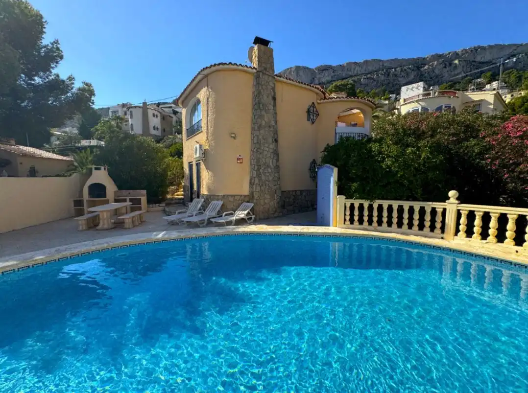 Piscina de Casa o xalet en venda en Calpe / Calp amb Aire condicionat, Calefacció i Jardí privat