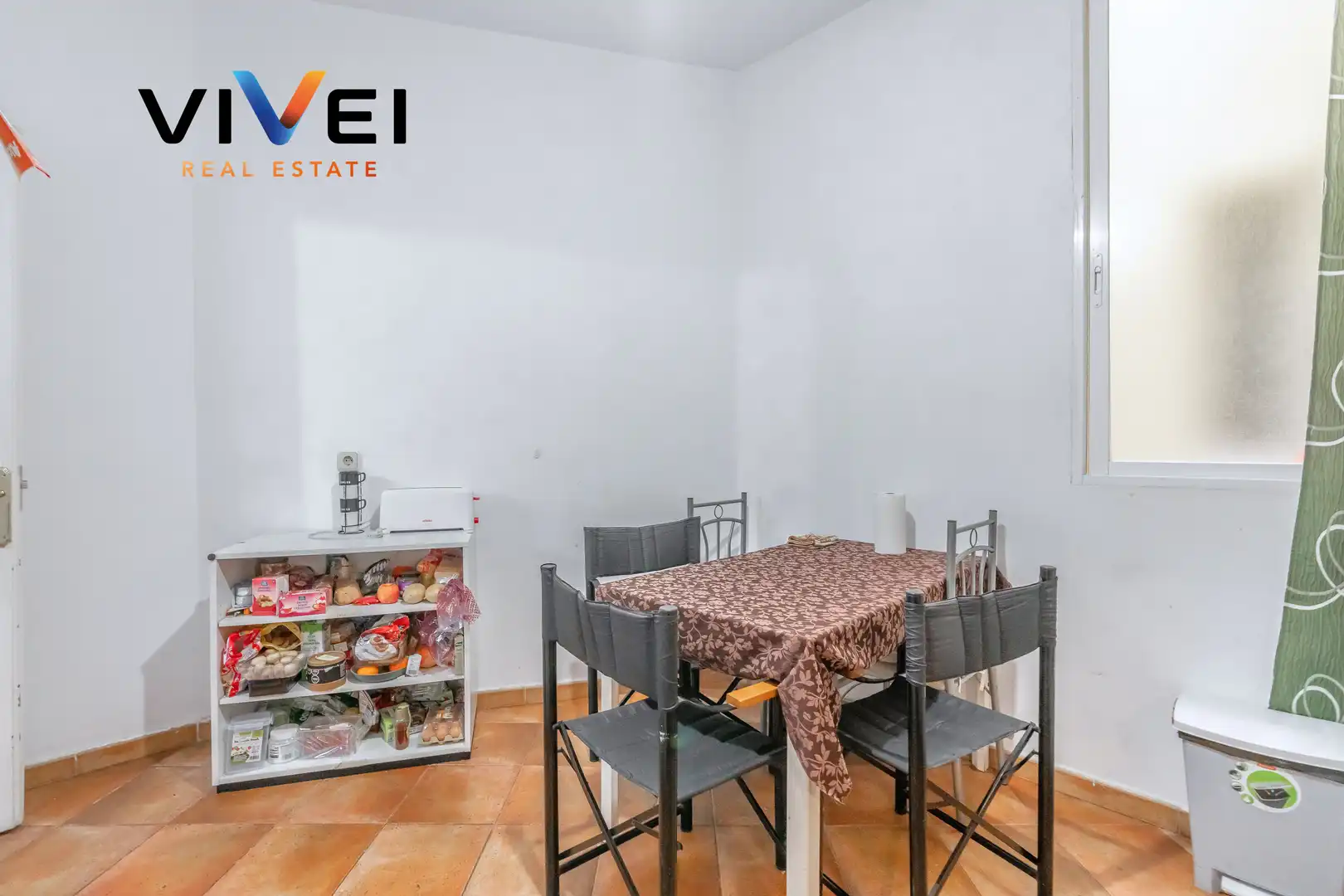 Comedor de Piso en venta en Madrid con Calefacción y Balcón