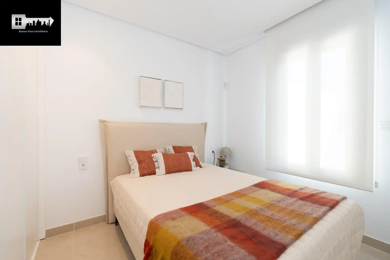 Dormitori de Casa adosada en venda en Santa Pola amb Aire condicionat, Calefacció i Jardí privat
