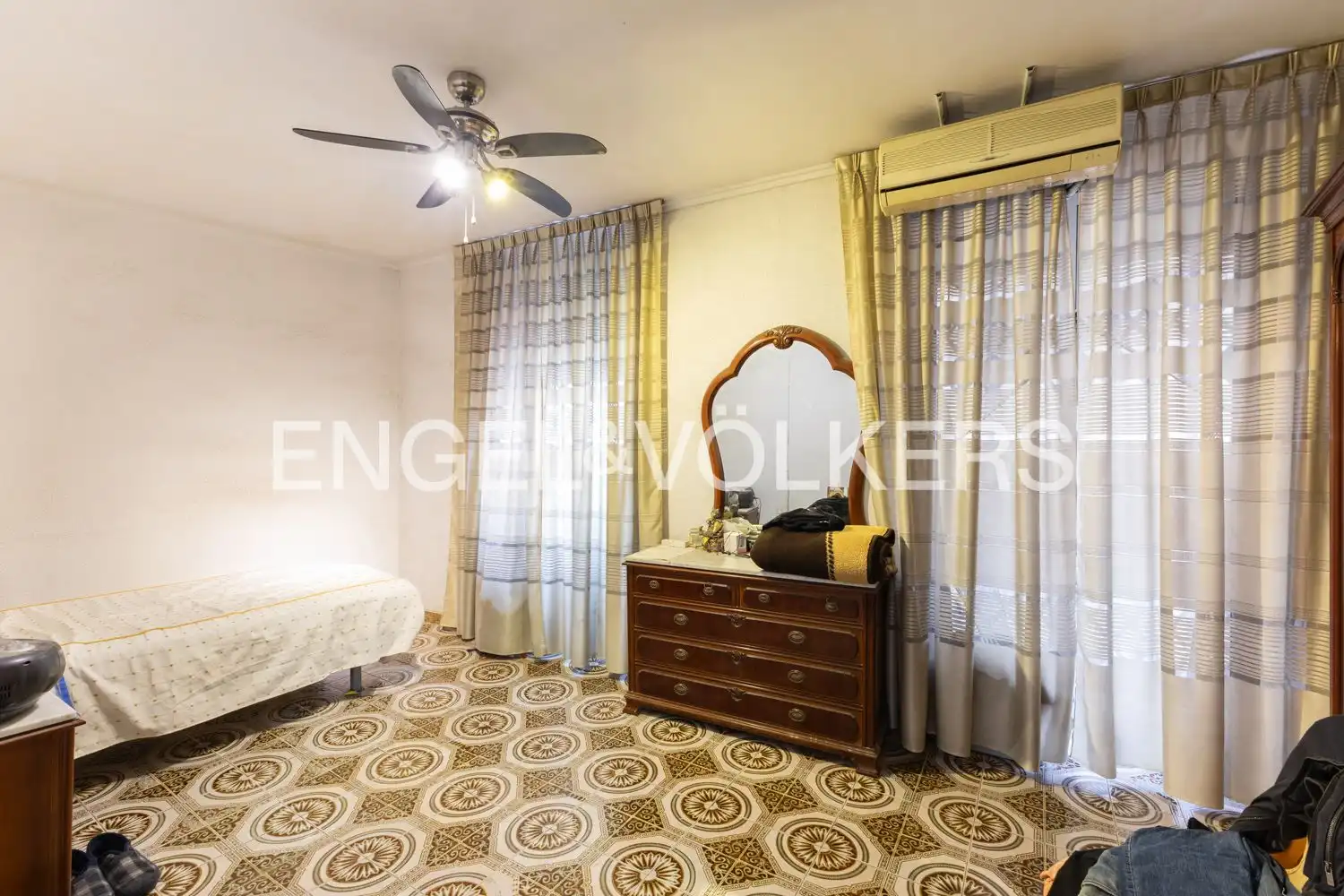 Bedroom of Houses for sale in Valencia  with Heating