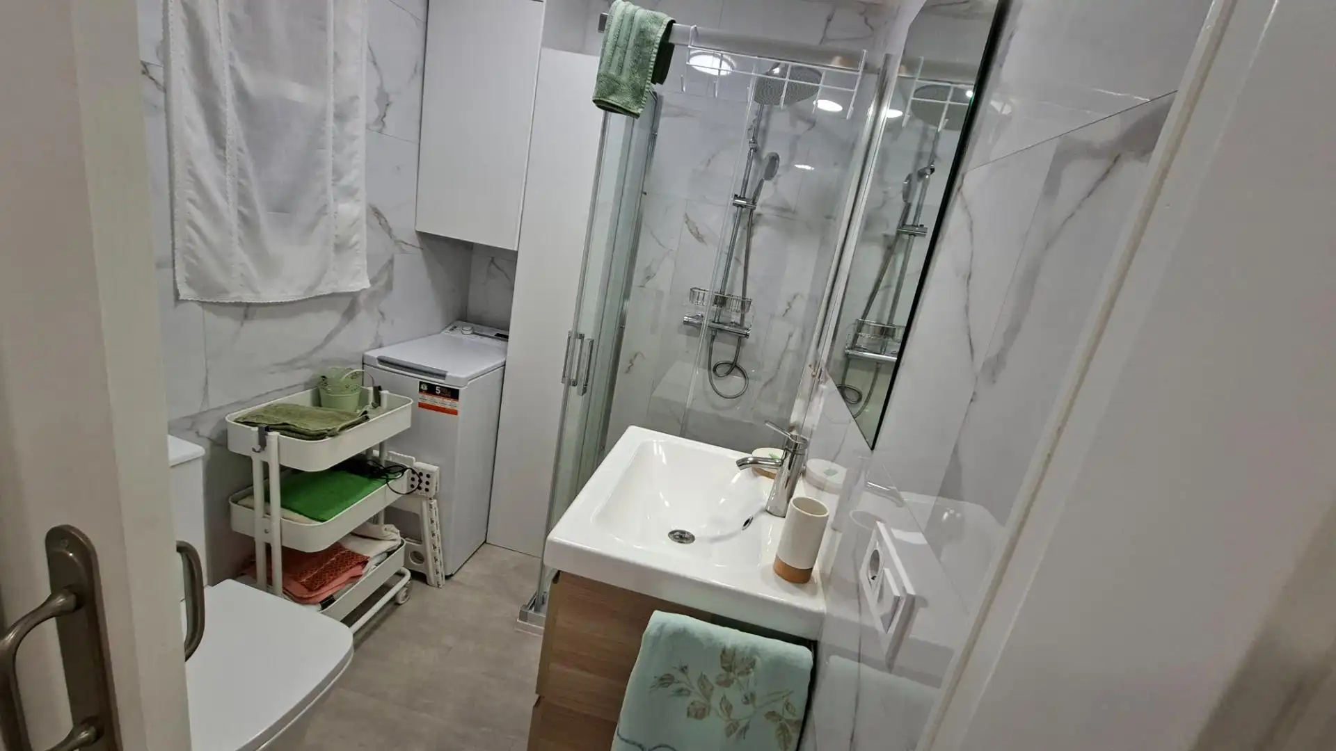 Bathroom of Apartments for sale in Benidorm  with Heating, Furnished and Community pool