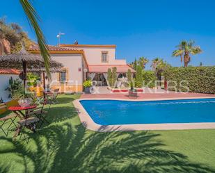 Vista exterior de Casa o xalet en venda en Elche / Elx amb Aire condicionat, Terrassa i Piscina