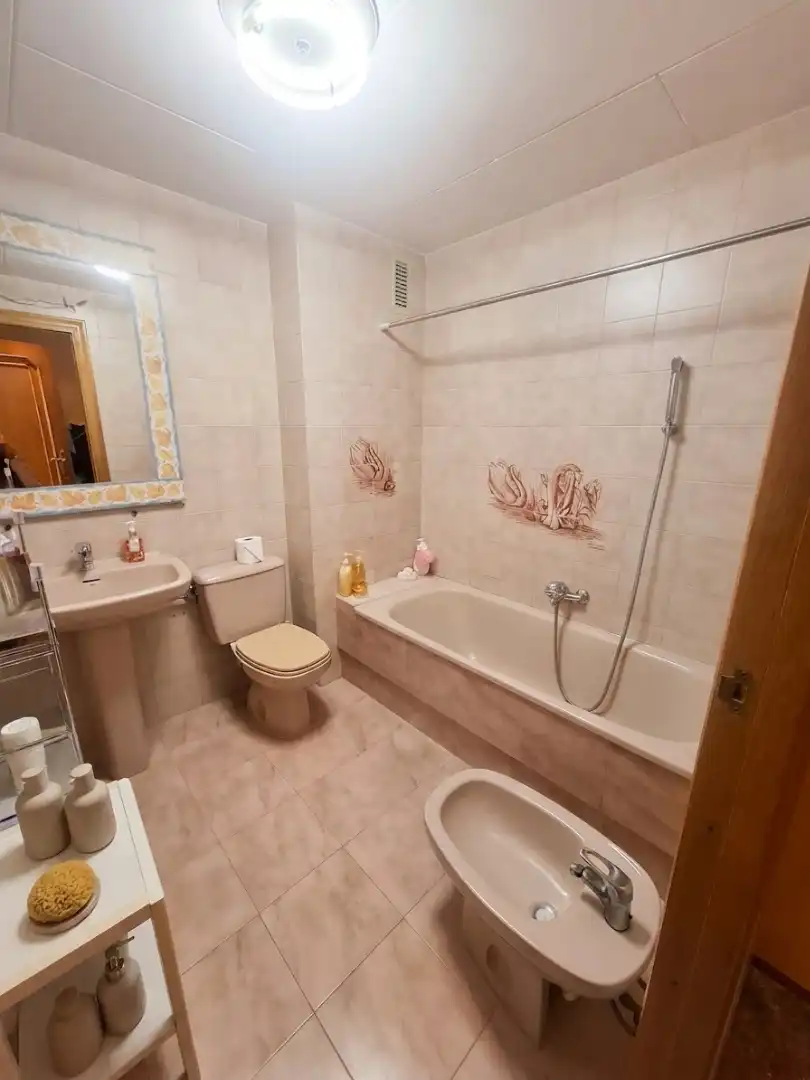 Bathroom of Flat for sale in Valencia  with Air Conditioner, Furnished and Oven
