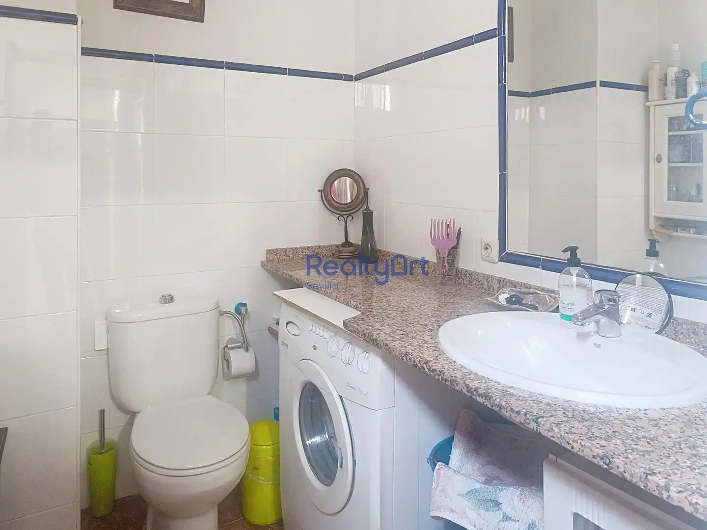 Bathroom of Flat for sale in Sevilla