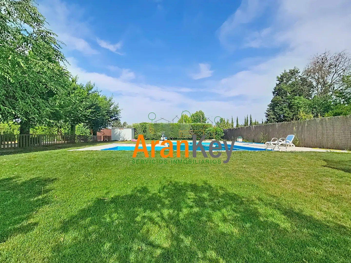Swimming pool of Houses for sale in Colmenar de Oreja  with Air Conditioner, Heating and Private garden
