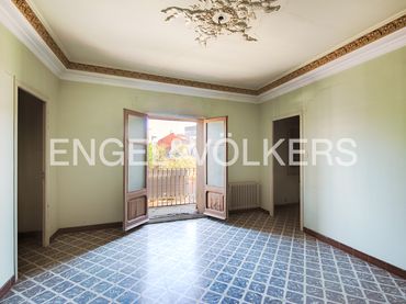 Casa a schiera con balcone in vendita a Carrer de l'Empordà