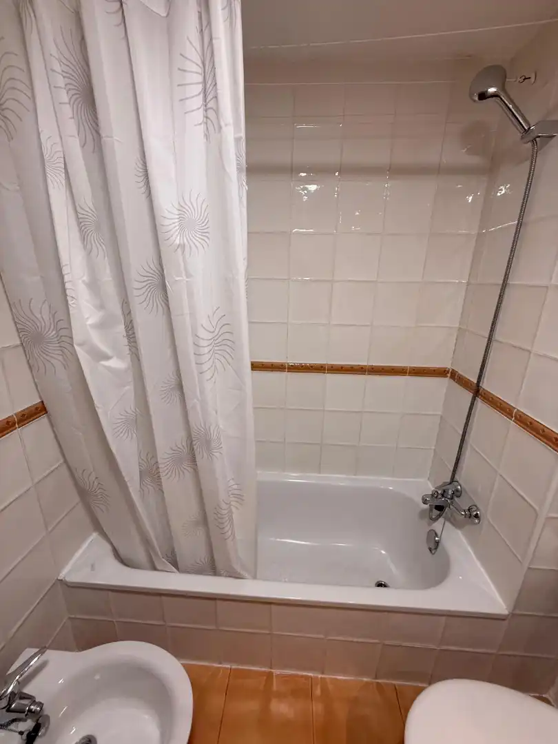 Bathroom of Apartments for rent in Vallobín - La Florida