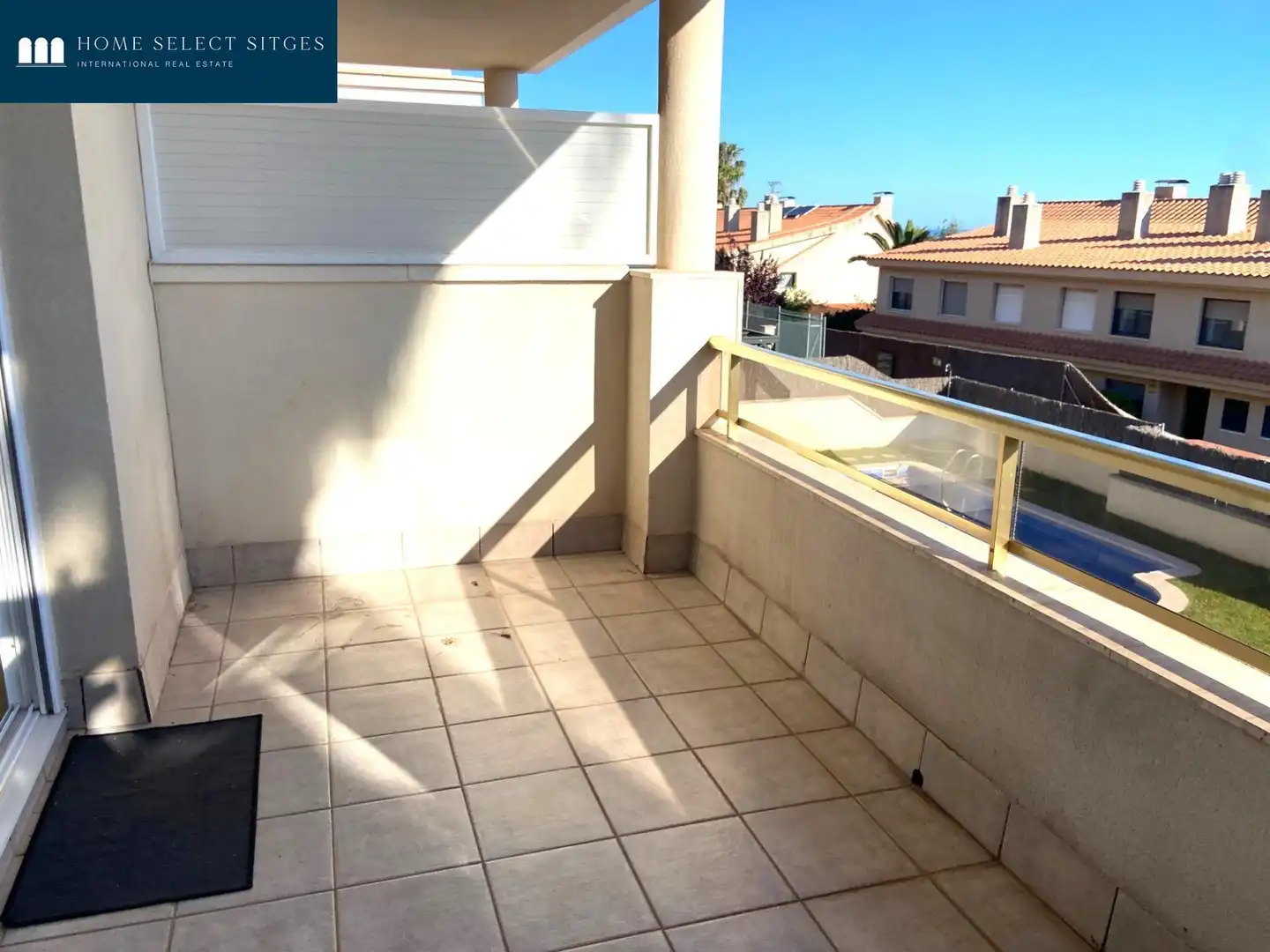Terrasse von Einfamilien-Reihenhaus zum Verkauf in Sitges mit Klimaanlage, Heizung und Parkett