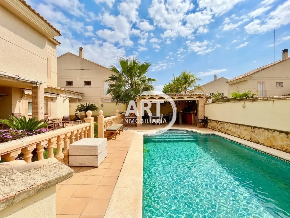 Vista exterior de Casa o chalet en venta en L'Eliana con Aire acondicionado, Calefacción y Jardín privado