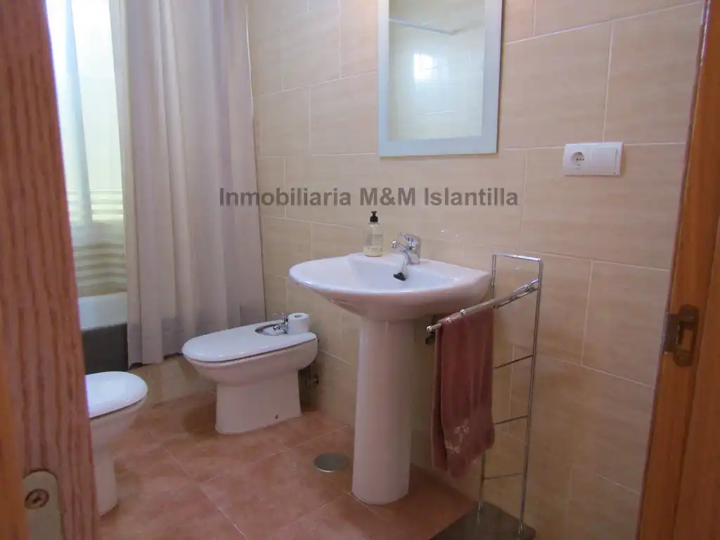 Baño de Piso en venta en Isla Cristina con Aire acondicionado, Terraza y Amueblado