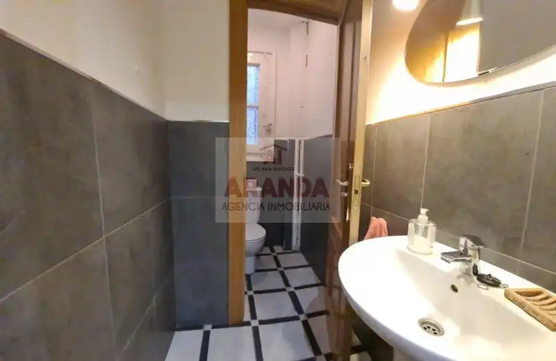 Bathroom of Flat for sale in Zaragoza  with Heating