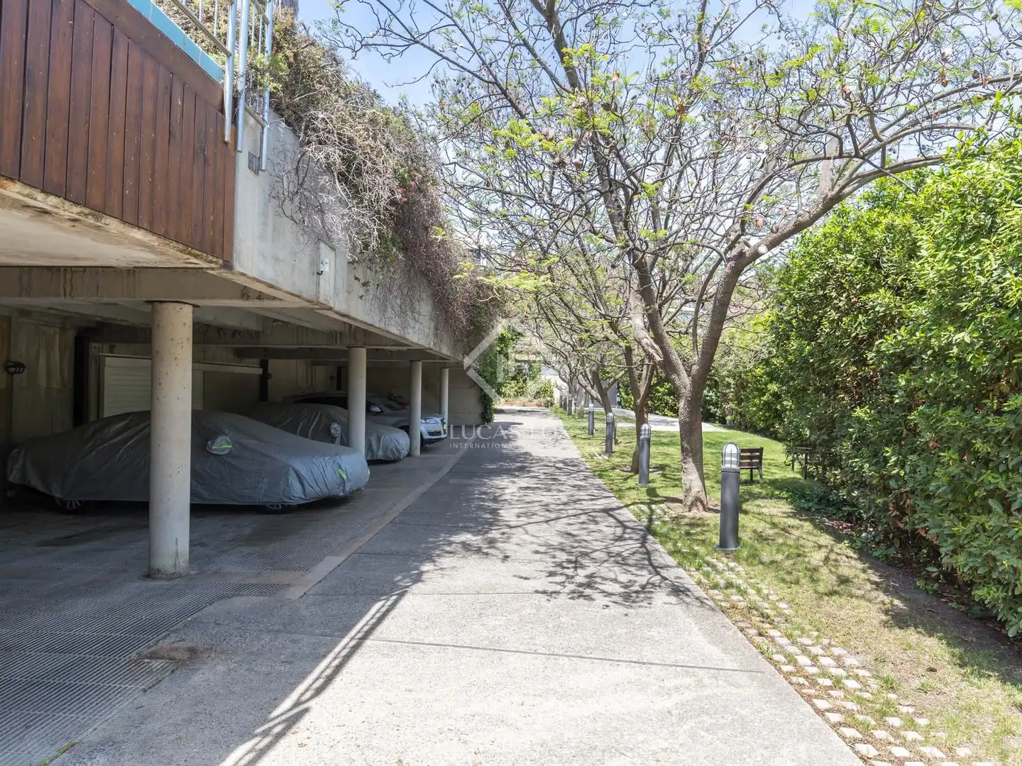 Parkplatz von Haus oder Chalet zum Verkauf in Esplugues de Llobregat mit Klimaanlage, Heizung und Privatgarten