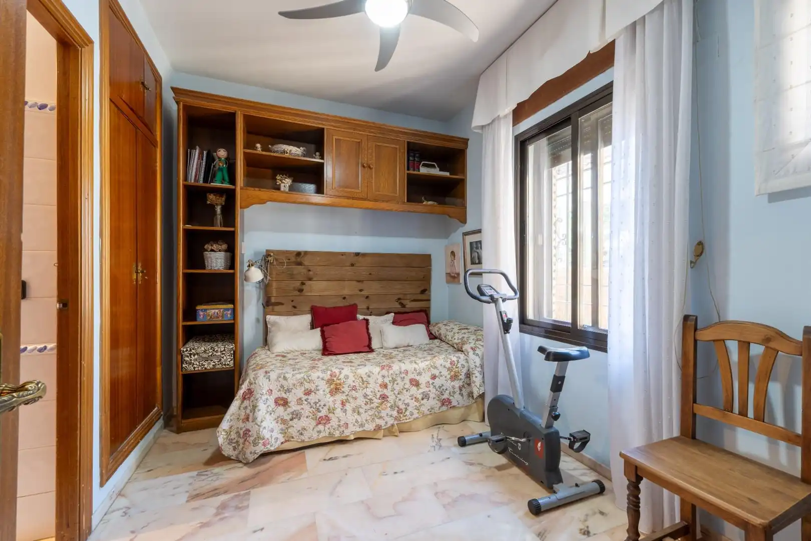 Dormitori de Casa o xalet en venda en Córdoba amb Aire condicionat, Calefacció i Jardí privat