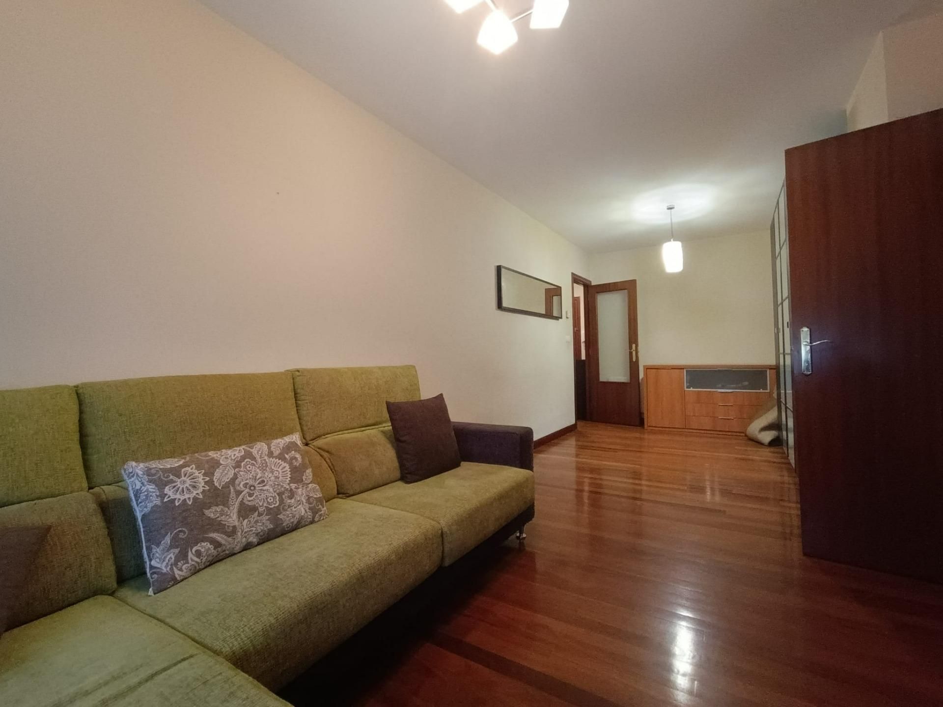 Sala d'estar de Pis de lloguer en Barakaldo  amb Calefacció i Traster