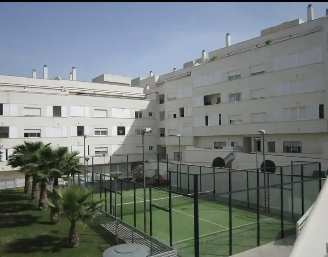 Außenansicht von Wohnung zur Miete in Lucena mit Privatgarten, Schwimmbad und Möbliert