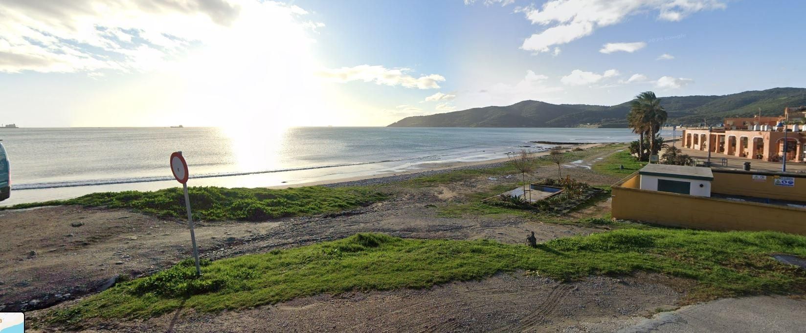 Vista exterior de Casa adosada de alquiler en Algeciras con Terraza, Trastero y Balcón