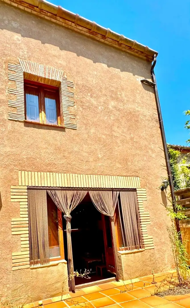 Vista exterior de Casa o xalet en venda en Ullastret amb Aire condicionat, Calefacció i Jardí privat