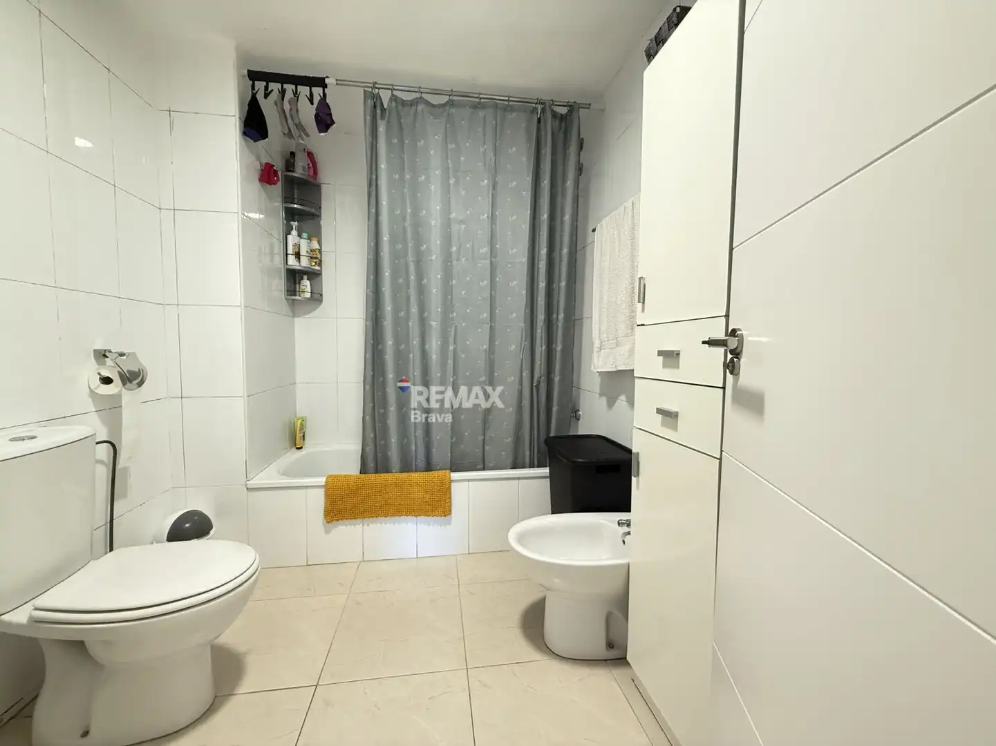 Bathroom of Flat for sale in La Jonquera  with Parquet flooring, Storage room and Furnished